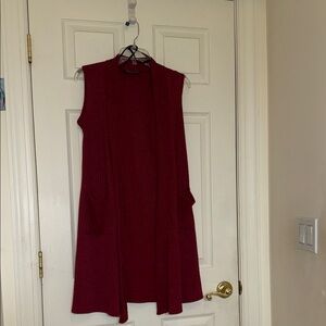 Elegant Burgundy Sleeveless Cardigan by [Brand]
